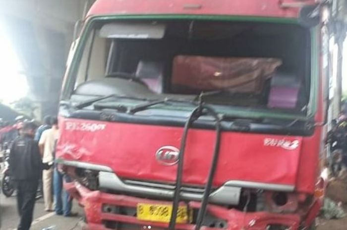Kecelakaan maut truk Pertamina di jalan Transyogi, Gunung Putri, Jawa Barat.