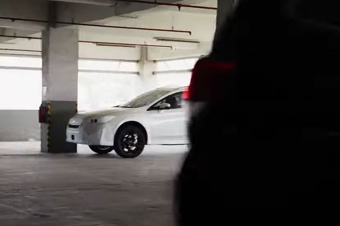 Sosok Subaru XV yang muncul di teaser video peluncuran All New Subaru Forester terbaru