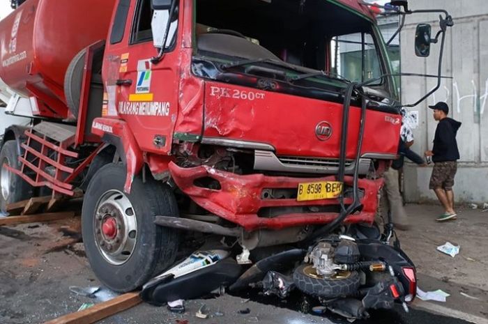 Kunto Wira seorang satpam di sekitar lokasi kecelakaan maut truk tangki Pertamina, kejadiannya cepat dan mencekam.