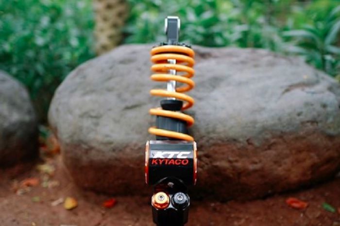 Sokbreker belakang tabung KTC Kytaco buat Yamaha Fazzio 