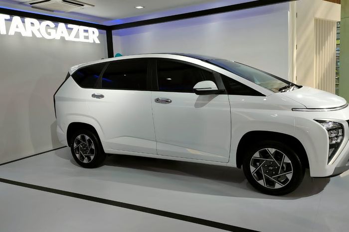 Hyundai Stargazer hadir sebagai rival terbaru Suzuki All New Ertiga hybrid di segmen LMPV.