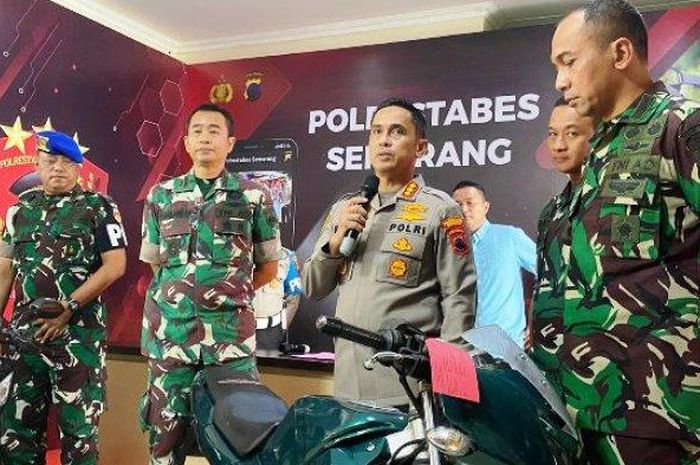 Kawasaki Ninja 150R dan Honda BeAT Street yang diamankan tim gabungan TNI-Polri dalam kasus penembakan istri TNI di Semarang