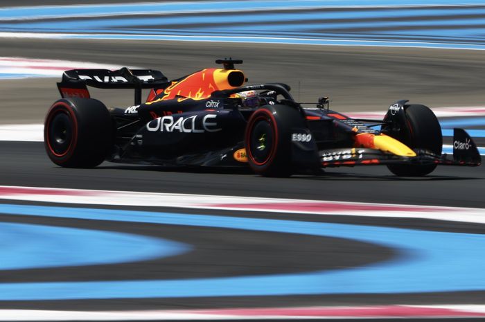 Max Verstappen berhasil keluar sebagai juara F1 Prancis 2022 setelah Charles Leclerc melakukan kesalahan