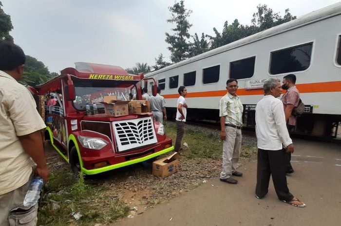 Odong-odong tertabrak kereta api di Kragilan, Serang, Banten sebabkan 31 korban