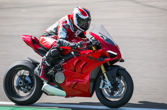 Ducati Panigale V4 2023 dapat berbagai peningkatan