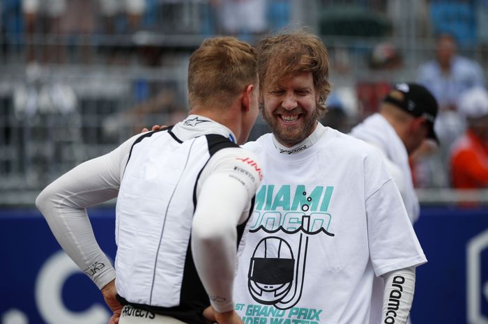 Sebastian Vettel pensiun, sudah tunjuk penggantinya di tim Aston Martin musim depan