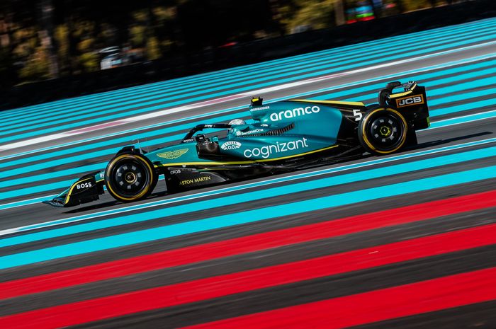 Pembalap keturunan Indonesia, Nyck de Vries, berpeluang jadi pembalap tim Aston Martin menggantikan Sebastian Vettel yang pensiun