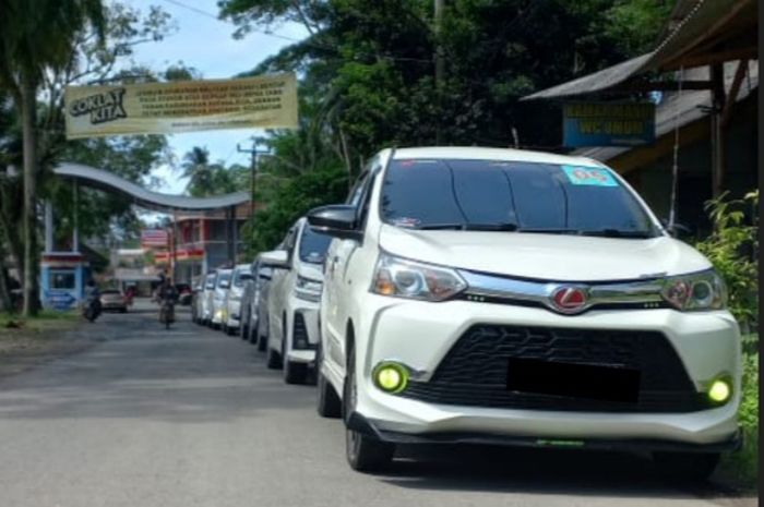 Deretan Toyota Avanza Veloz milik member komunitas Velozity Bekasi Chapter (VELBEC) 