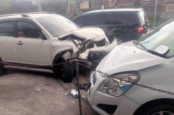 Kecelakaan beruntun Daihatsu Terios, Suzuki Spalsh dan Toyota Rush