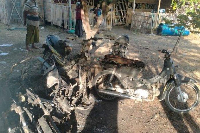 Lima motor milik nelayan terbakar di TPI Paiton, Probolinggo saat ditinggal melaut