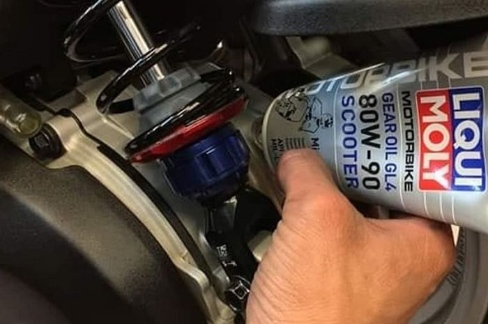 Oli transmisi motor matic wajib rutin diganti