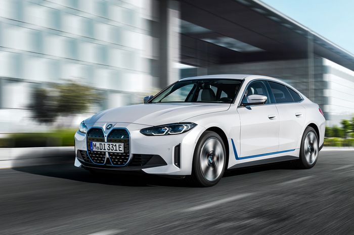 Mobil listrik BMW i4 baru saja mendapatkan varian baru yakni i4 eDrive35.