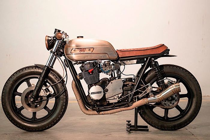 Sanglas 400Y dicustom Bolt Motor Company gaya scrambler - cafe racer