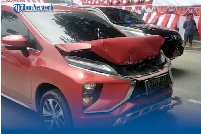 Kerusakan pada Mitsubishi Xpander usai tabrak Toyota Rush dan Isuzu Panther di kota Medan, Sumatera Utara