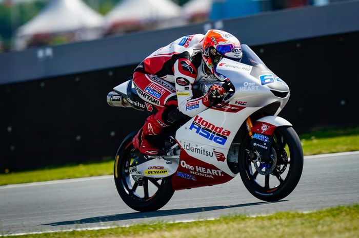 Mario Suryo Aji kurang beruntung di Warm up Moto3 Inggris 2022.