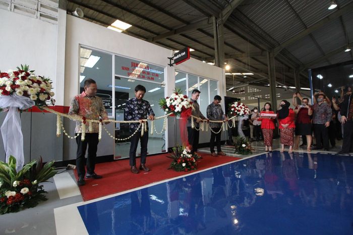 MMKSI resmikan fasilitas Bodi dan Cat  Mitsubishi di Karawang
