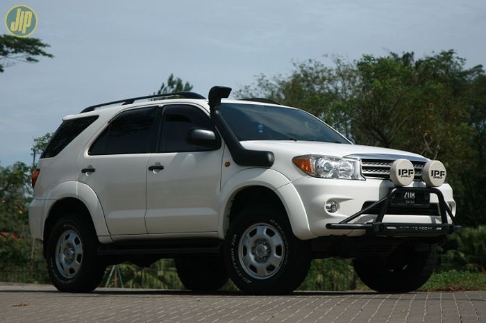 Harga SUV Bekas Akhir Tahun, Toyota Fortuner Tahun 2009 Cuma Tinggal Segini