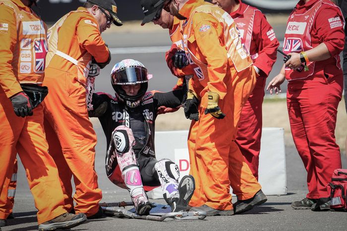 Aleix Espargaro mengalami cedera patah tumit karena crash di MotoGP Inggris 2022