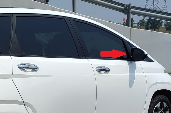 3 tips efektif atur kaca spion sebelum bepergian ke luar kota.