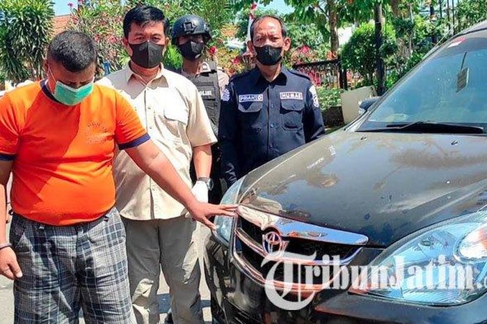 M Ridwan (54) menipu janda asal Nganjuk berinisial IS (46) dan membawa kabur Toyota Avanza serta uang senilai Rp 950 ribu milik korban.