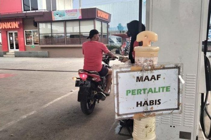 SPBU di Jalan Tegar Beriman, Kecamatan Bojonggede, Kabupaten Bogor kehabisan stok BBM jenis Pertalite. 