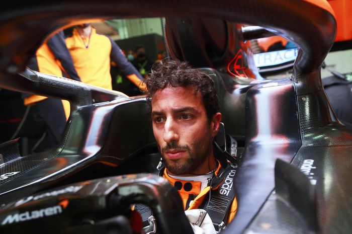 Daniel Ricciardo meminta uang kompensasi ke tim McLaren
