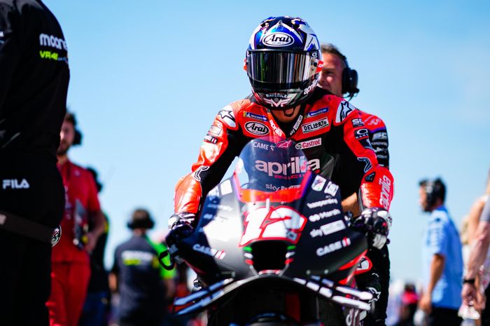 CEO Aprilia Racing Team, Massimo Rivola menolak keras jika MotoGP menggunakan mesin hybrid. Agar tidak melambat seperti di F1. 