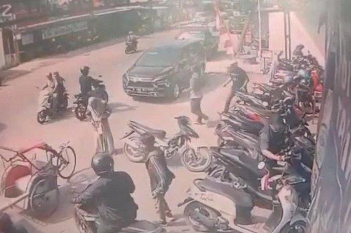 Rekaman CCTV, kejadian korban hilang uang Rp 60 juta dari jok motor