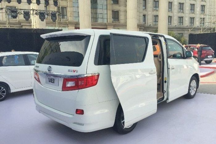 Bocoran penampakan buritan Toyota Alphard KW, desainnya tetap mewah, dijual setengah harga mobil aslinya.