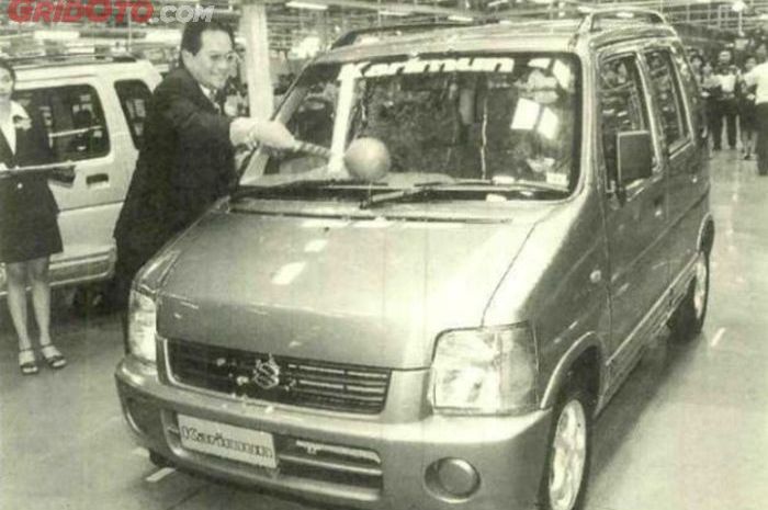 Banyak peminatnya sampai jadi city car legendaris di Indonesia, ini arti nama Suzuki Karimun.