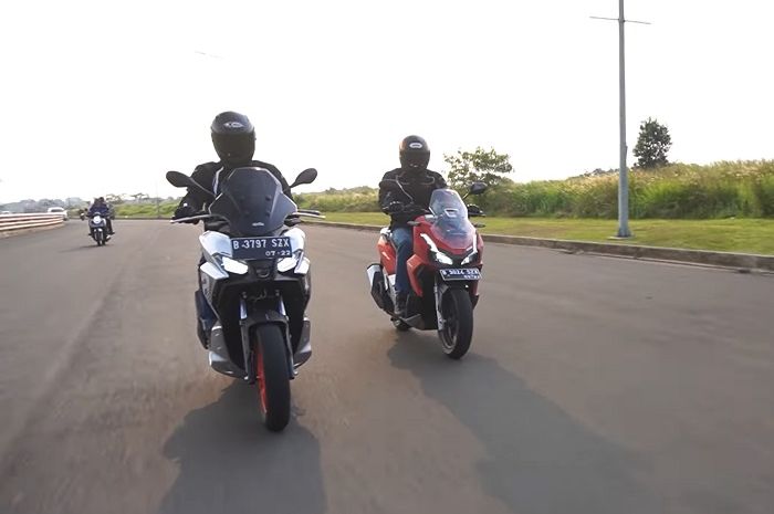 Aprilia SR GT 200 (kiri) vs Honda ADV 160 (kanan).