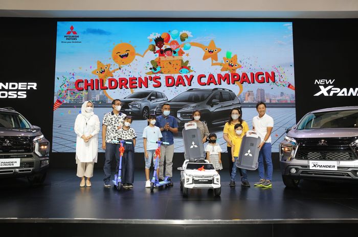 MMKSI serahkan donasi Mitsubishi Peduli Anak di GIIAS 2022
