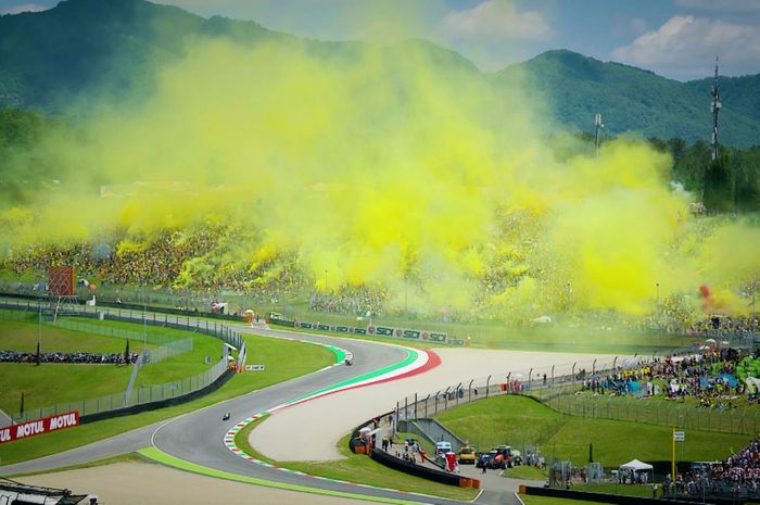 Hadirnya Valentino Rossi tak sedikit membuat sirkuit 'menguning', tak hanya di Italia tapi juga hampir seluruh sirkuit MotoGP