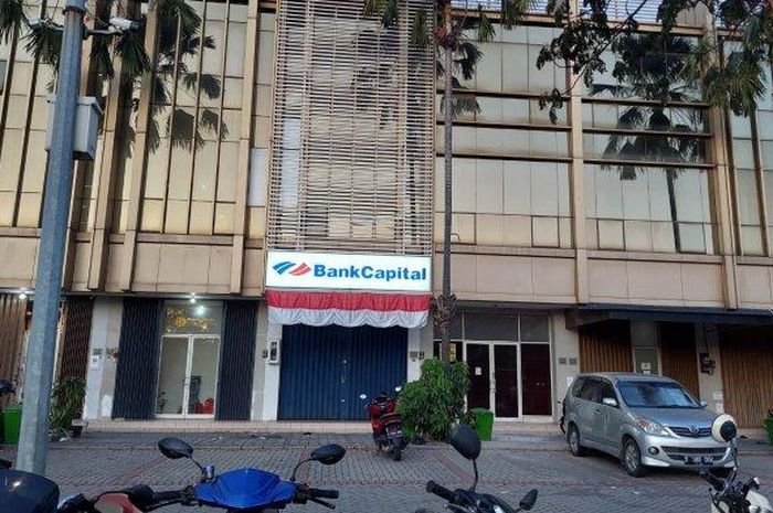 Ruko bank Capital di kompleks Golf Lake Residence, Cengkareng Timur, Cengkareng, Jakarta Barat yang menjadi sasaran penembakan misterius 