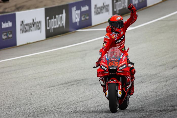 Pecco Bagnaia menjadi pemenang MotoGP Austria 2022, menyamai rekor Casey Stoner