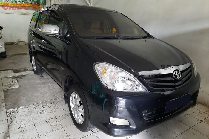 Harga Toyota Kijang Innova diesel bekas 2009 sudah setara Agya baru. (foto Toyota Kijang Innova gen 2)