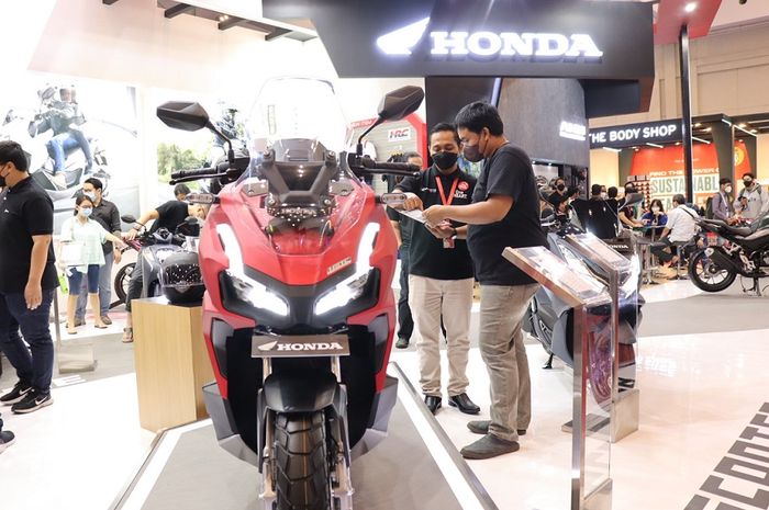 Motor matik Honda ADV 160 dan Honda PCX 160 terjual ratusan unit di GIIAS 2022