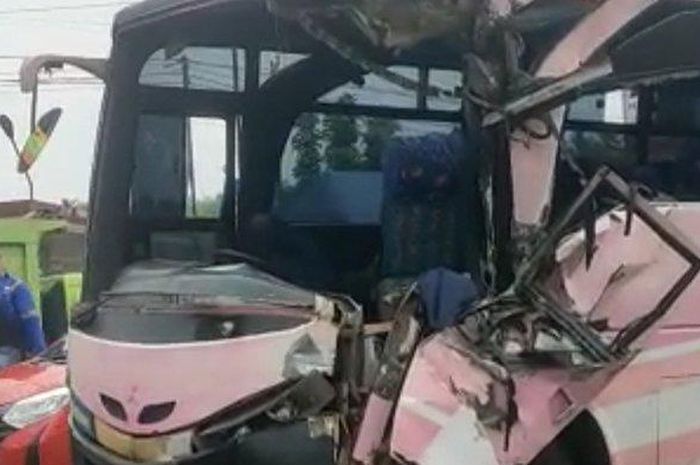 Kecelakaan bus rombongan anak SMK di Bandar Lampung