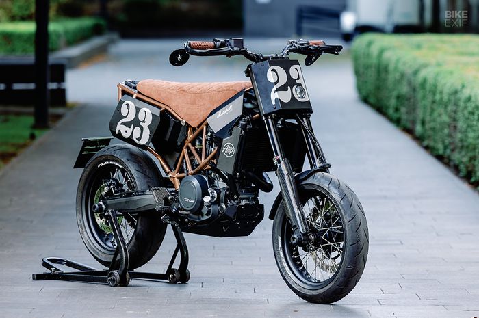 KTM 690 SMC R supermoto garapan AMP Motorcycles
