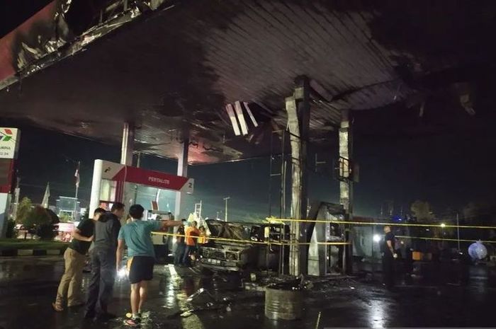 Sebuah SPBU di Bengkulu hangus dilalap api, diduga berawal dari mobil yang tangkinya dimodifikasi
