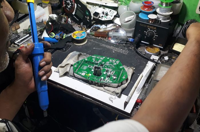 Spidometer Yamaha Aerox Sunburn Jangan Dibiarkan Terus, Ini Alasannya