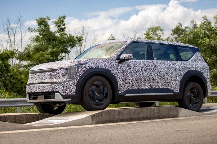 Mobil listrik Kia EV9 terungkap sudah memasuki fase pengetesan.