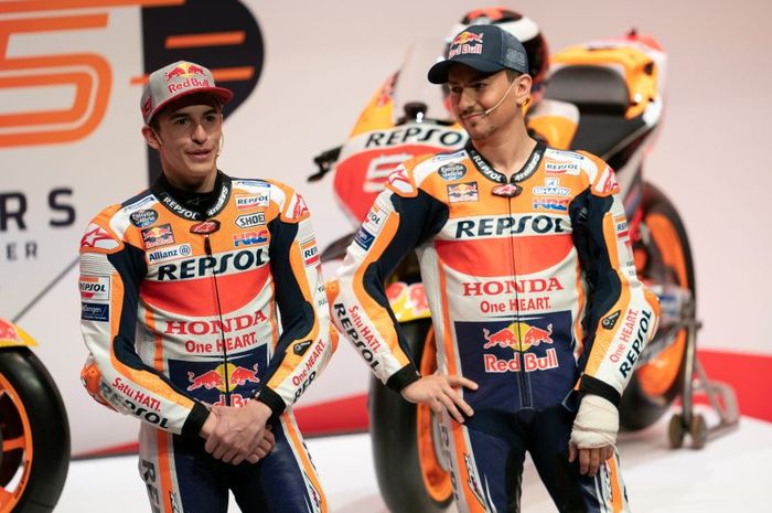 Jorge Lorenzo dan Marc Marquez pernah satu tim pada tahun 2019. Lorenzo sudah rasakan kebobrokan Honda sejak saat itu. 