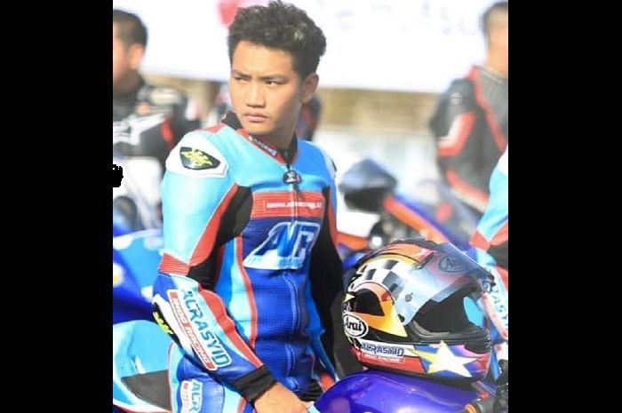 Kevin Safaruddin meninggal dunia di balapan YSR 2022 ronde 2 di Sirkuit Sentul, Minggu (28/8/2022), jenazah Kevin disemayamkan di rumah duka.
