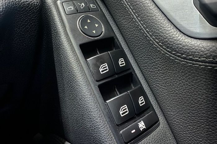 Tombol power window Mercedes-Benz C-Class W204