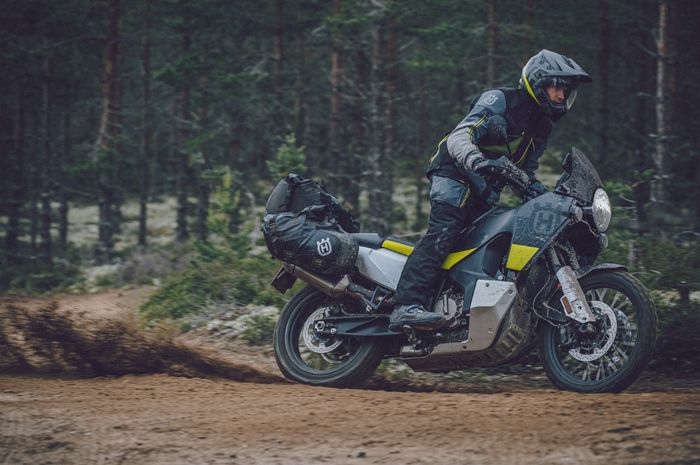 Husqvarna Norden 901 resmi rilis di Indonesia sehara Rp 500 juta