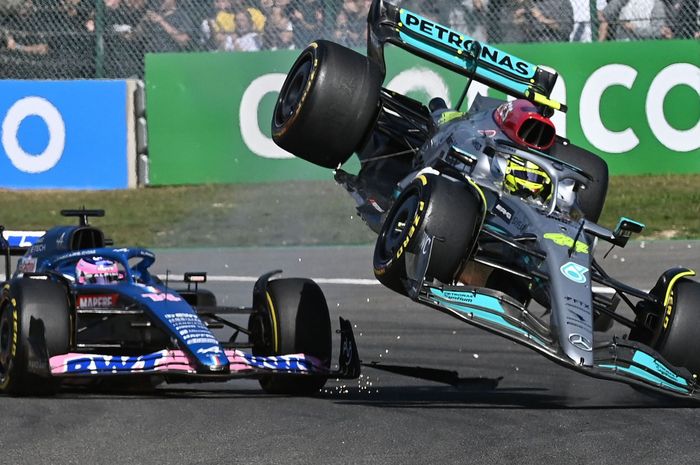 Insiden Lewis Hamilton dan Fernando Alonso di lap pertama F1 Belgia 2022
