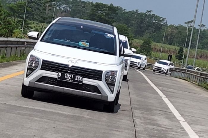 Rombangan awak media saat menguji Hyundai Stargazer Prime di hari kedua (1/9/2022) dari Malang menuju Sueabaya