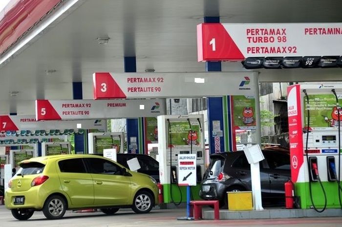 Ilustrasi. Presiden Joko Widodo (Jokowi) resmi mengumumkan kenaikan harga BBM Pertalite, Solar, dan Pertamax pada Sabtu (3/9/2022). Jadi segini harganya.