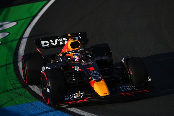 Max Verstappen tanpa celah sepanjang balapan F1 Belanda 2022. Ia bisa mendominasi posisi pertama dan melanjutkan tren sebagai pemenang. 